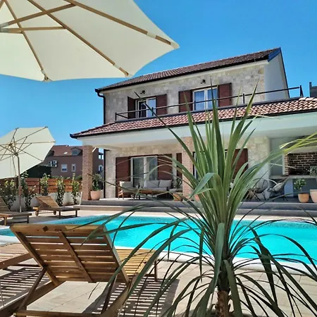 Rustic House Konfidenca فيلة