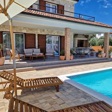 Rustic House Konfidenca Villa